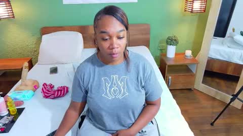 Snapshot of curvyebonyy_ chatting on October 12, 1:02 pm Danna online show from October 12, 1:02 pm