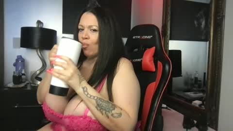 curvyfunlover online show from June 24, 12:04 pm