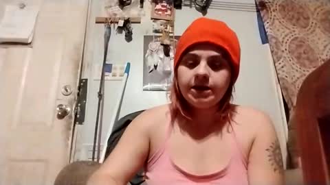 Snapshot of curvylucifinaxxx chatting on October 21, 9:24 am Lucifina ganja kittens online show from October 21, 9:24 am