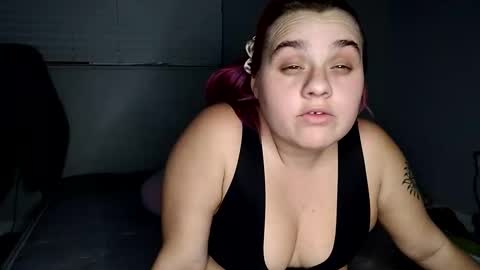 Snapshot of curvylucifinaxxx chatting on December 20, 4:42 am Lucifina ganja kittens online show from December 20, 4:42 am