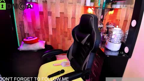    Independent Model online show from February 27, 10:20 pm