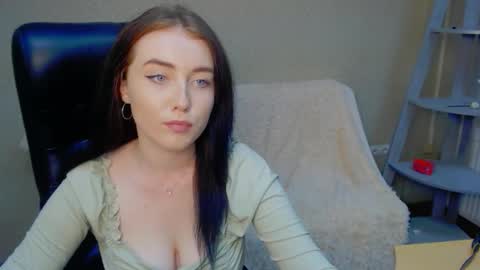 cute_emeli_ online show from November 9, 2:35 pm