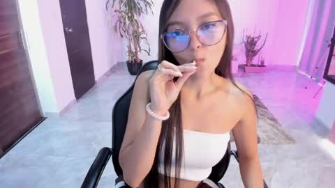 Bella Fox online show from April 24, 3:15 pm