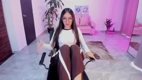 Snapshot of cute_fox_1 chatting on September 30, 2:12 pm Bella Fox online show from September 30, 2:12 pm