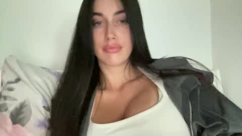 cute_kriss94 online show from June 2, 4:41 pm