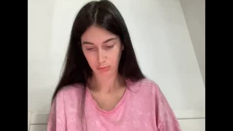 cute_kriss94 online show from June 4, 6:23 pm