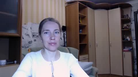 cute_lion_ online show from April 10, 7:09 pm