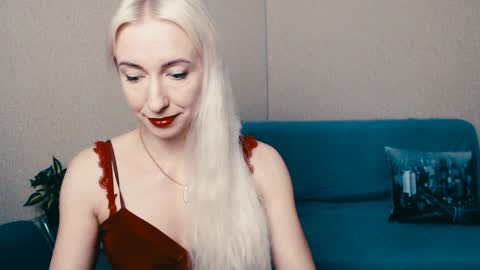 Snapshot of cute_smile_shy chatting on February 6, 7:07 pm cute_smile_shy online show from February 6, 7:07 pm