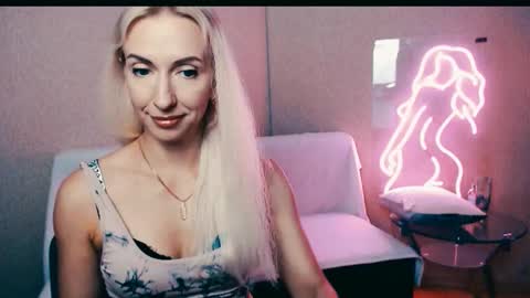 Snapshot of cute_smile_shy chatting on September 9, 6:41 pm cute_smile_shy online show from September 9, 6:41 pm