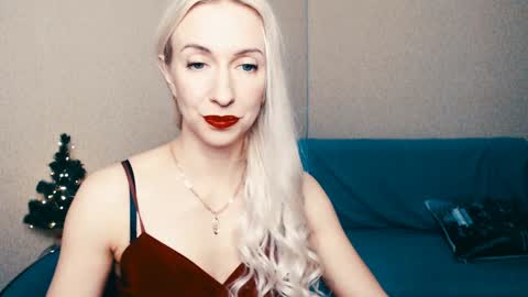Snapshot of cute_smile_shy chatting on January 5, 7:17 pm cute_smile_shy online show from January 5, 7:17 pm