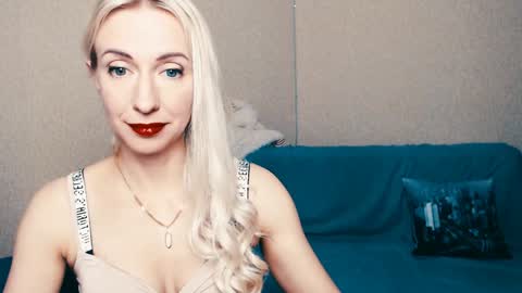 Snapshot of cute_smile_shy chatting on January 17, 9:50 pm cute_smile_shy online show from January 17, 9:50 pm