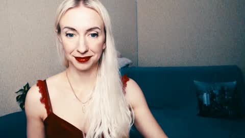 Snapshot of cute_smile_shy chatting on January 14, 7:11 pm cute_smile_shy online show from January 14, 7:11 pm
