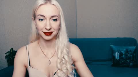 Snapshot of cute_smile_shy chatting on February 2, 5:26 pm cute_smile_shy online show from February 2, 5:26 pm