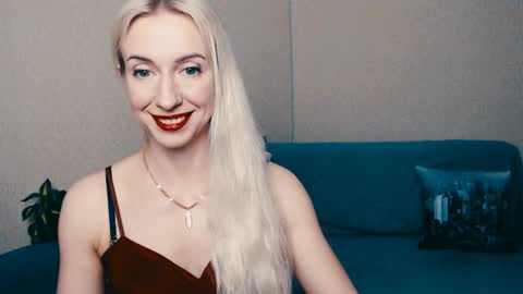 Snapshot of cute_smile_shy chatting on January 28, 8:26 pm cute_smile_shy online show from January 28, 8:26 pm