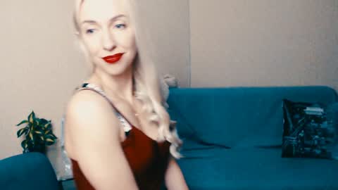 Snapshot of cute_smile_shy chatting on January 25, 7:28 am cute_smile_shy online show from January 25, 7:28 am