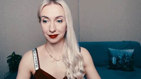 Snapshot of cute_smile_shy chatting on January 24, 9:26 pm cute_smile_shy online show from January 24, 9:26 pm