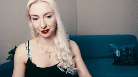 Snapshot of cute_smile_shy chatting on February 7, 10:09 pm cute_smile_shy online show from February 7, 10:09 pm