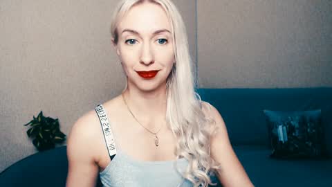Snapshot of cute_smile_shy chatting on December 28, 5:35 pm cute_smile_shy online show from December 28, 5:35 pm