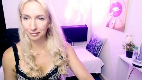 cute_smile_shy online show from July 28, 8:01 pm