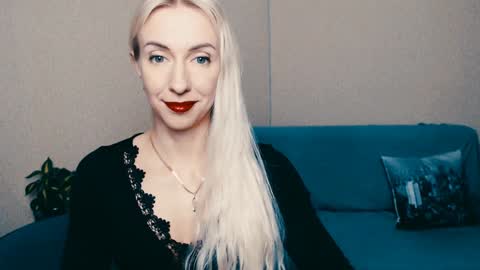 Snapshot of cute_smile_shy chatting on January 23, 8:24 pm cute_smile_shy online show from January 23, 8:24 pm