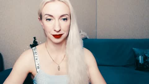 Snapshot of cute_smile_shy chatting on January 7, 7:17 pm cute_smile_shy online show from January 7, 7:17 pm