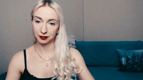 Snapshot of cute_smile_shy chatting on January 21, 7:17 pm cute_smile_shy online show from January 21, 7:17 pm