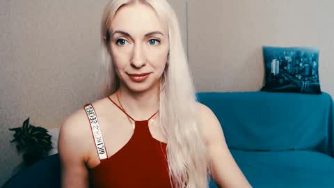 Snapshot of cute_smile_shy chatting on March 9, 9:13 am cute_smile_shy online show from March 9, 9:13 am