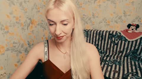 Snapshot of cute_smile_shy chatting on December 3, 7:55 pm cute_smile_shy online show from December 3, 7:55 pm