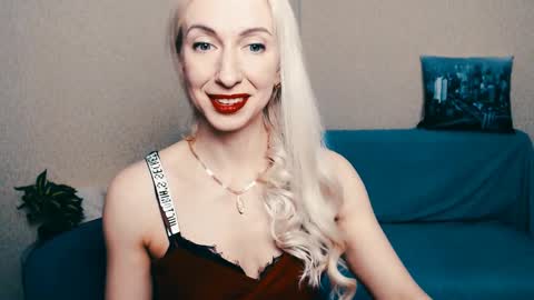Snapshot of cute_smile_shy chatting on March 6, 8:27 pm cute_smile_shy online show from March 6, 8:27 pm