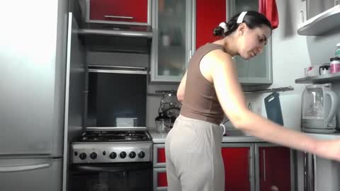 Snapshot of cute_strawberry_ chatting on December 21, 9:44 am cute_strawberry_ online show from December 21, 9:44 am