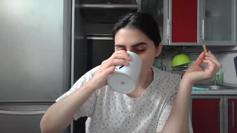 Snapshot of cute_strawberry_ chatting on February 7, 7:50 am cute_strawberry_ online show from February 7, 7:50 am