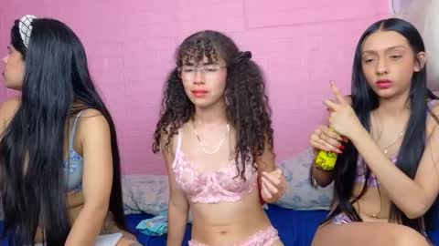 Snapshot of cuteantonella18 chatting on September 26, 7:44 pm Tip us ask our names online show from September 26, 7:44 pm