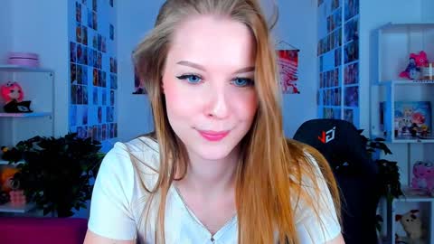 Snapshot of cutemousee chatting on December 17, 6:09 pm Rina online show from December 17, 6:09 pm