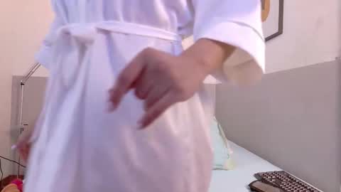 cutepetitee online show from February 2, 7:46 pm