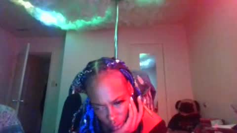 Snapshot of cuteshotkiki chatting on February 5, 1:37 am mary mack online show from February 5, 1:37 am