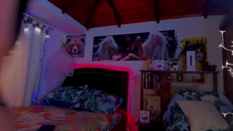 Snapshot of cuteweed420 chatting on February 4, 9:20 pm cuteweed420 online show from February 4, 9:20 pm