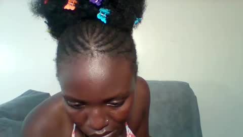 cutey_lunar online show from October 5, 5:40 pm