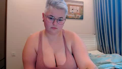 Snapshot of cutie_florence chatting on October 16, 7:33 am Sophie Lilith online show from October 16, 7:33 am