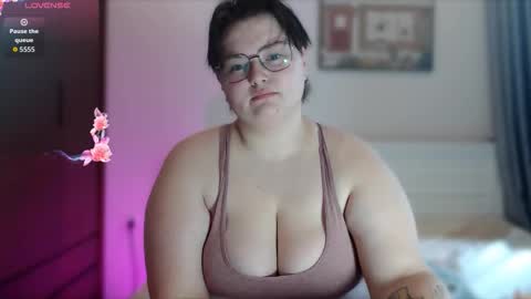 Snapshot of cutie_florence chatting on October 7, 7:24 am Sophie Lilith online show from October 7, 7:24 am