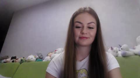 Snapshot of cutie_klo_ chatting on October 19, 2:13 am Chloe online show from October 19, 2:13 am