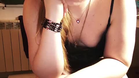 cutie_peach online show from March 31, 5:35 pm