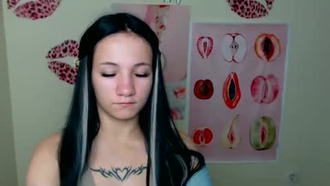 Snapshot of cutielady_ chatting on October 8, 12:09 pm Emma online show from October 8, 12:09 pm