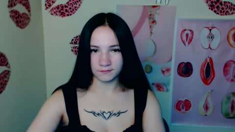 Snapshot of cutielady_ chatting on October 17, 6:44 pm Emma online show from October 17, 6:44 pm