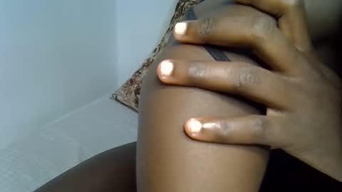 Snapshot of cuttey_slim chatting on September 17, 7:23 pm cuttey_slim online show from September 17, 7:23 pm