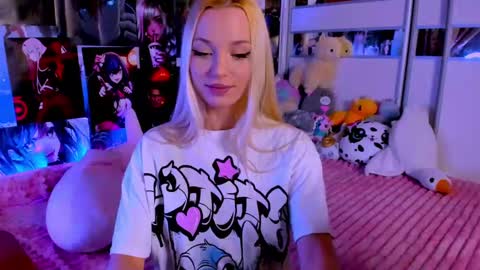 Nora online show from December 22, 9:31 pm