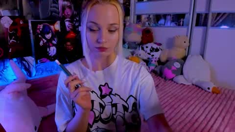 Nora online show from October 18, 8:32 pm