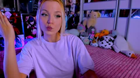 Nora online show from December 10, 9:33 pm