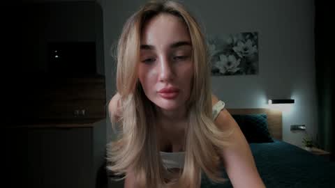 Snapshot of cuttiechloe chatting on December 12, 7:48 pm CuttieChloe online show from December 12, 7:48 pm