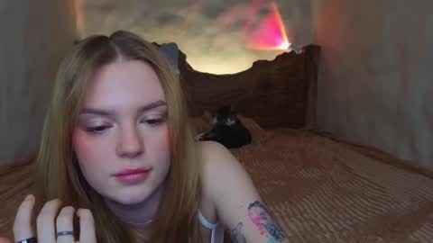 Im Emi streaming with my friend Reyna today online show from March 25, 4:43 pm