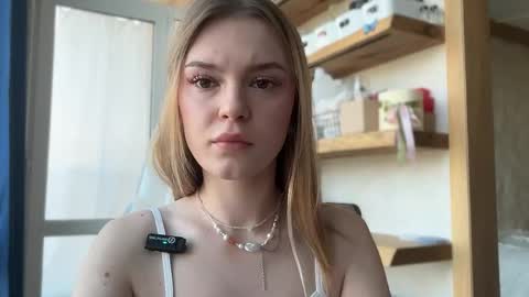 Im Emi streaming with my friend Reyna today online show from April 21, 11:06 am